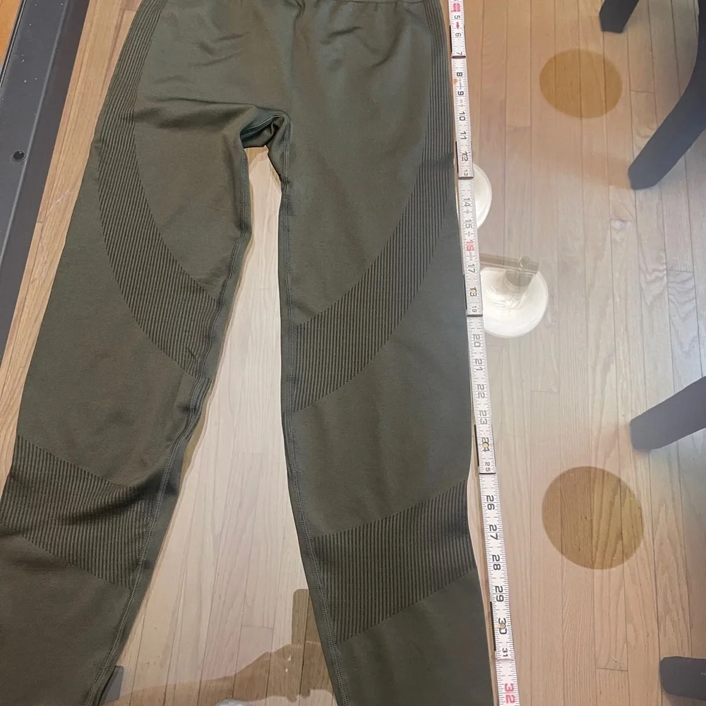 BUNDLE of Two Pink Victoria's Secret Olive and Gray Leggings Size ML - Picture 7 of 14